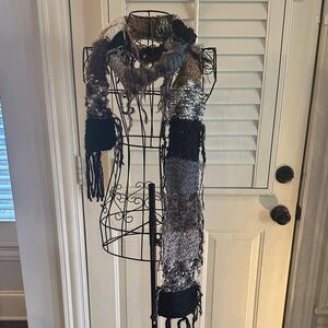 Elegant Knit Scarf in Black and Gray